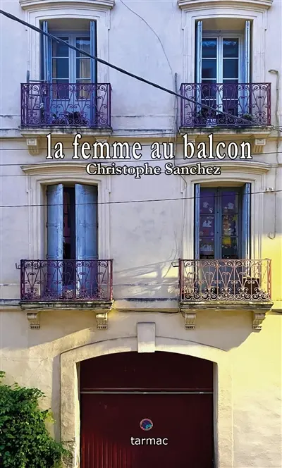 La femme au balcon. A la rue