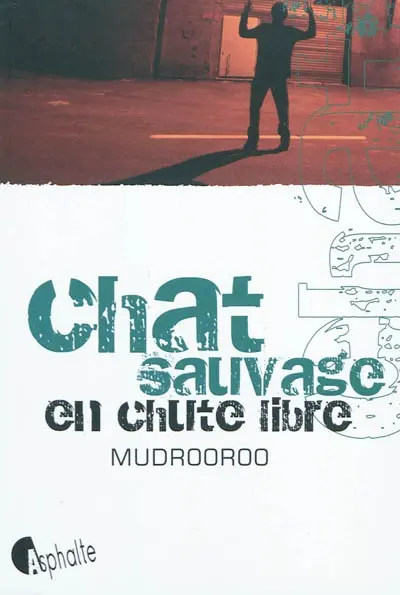 Chat sauvage en chute libre