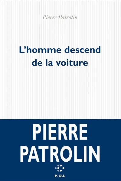 L'homme descend de la voiture