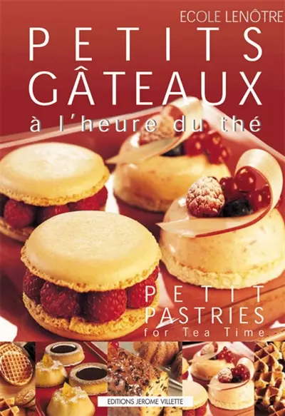 Petits gâteaux à l'heure du thé. Petit pastries for tea time