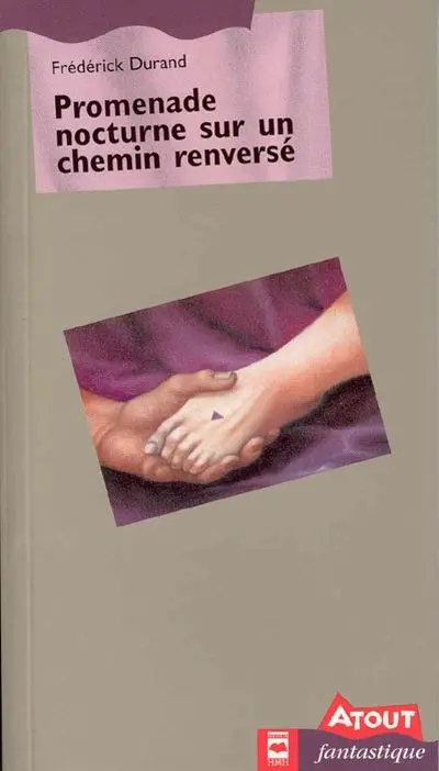 Promenade nocturne sur un chemin renversé