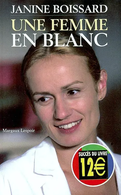 Une femme en blanc