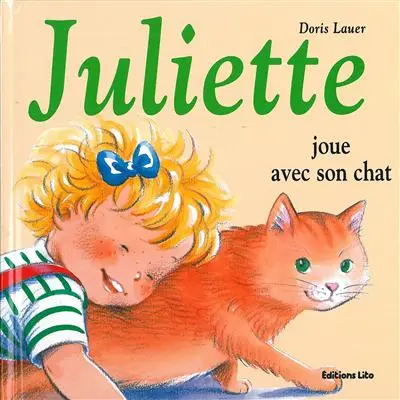 Juliette joue avec son chat