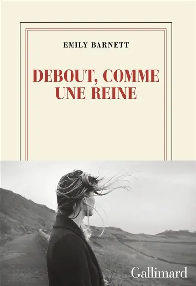 Debout, comme une reine