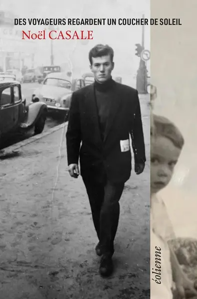 Des voyageurs regardent un coucher de soleil