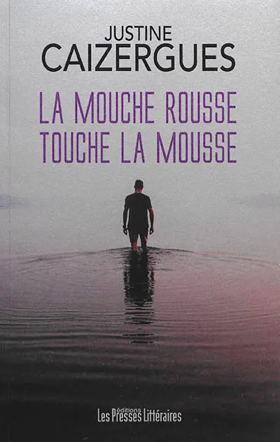 La mouche rousse touche la mousse