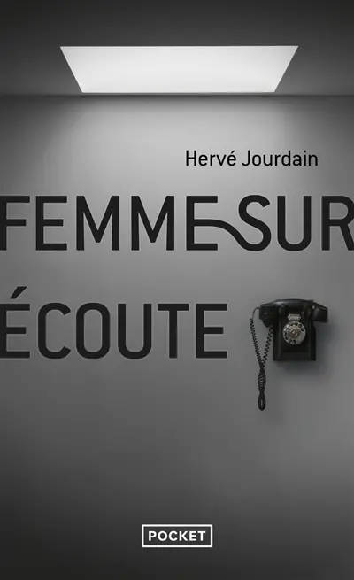 Femme sur écoute