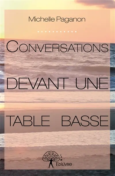 Conversations devant une table basse