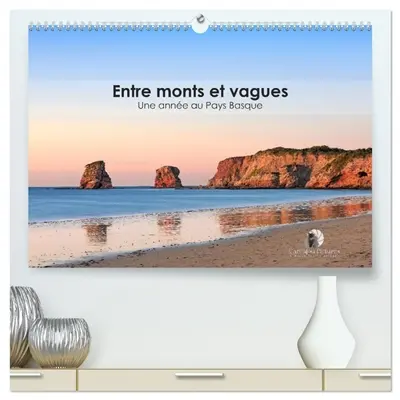 Entre monts et vagues : Une année au Pays Basque (Calendrier mural 2026 DIN A2 vertical) calendrier de bureau : Un calendrier dépaysant qui vous fait voyager, mois après mois, entre l’énergie des vagues de l’Atlantique et la majesté des monts du Pays Basque.